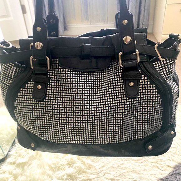 Cache bling hand bad with shoulder strap included. - Picture 2 of 10